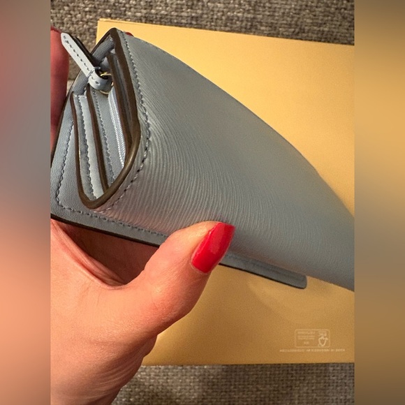 Like New Michael Kors Leather Blue pale Wallet - Picture 4 of 16